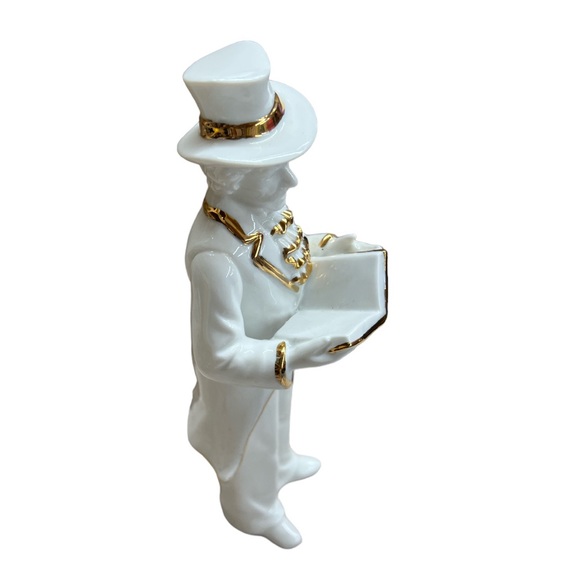 Vintage Christmas Caroler White with Gold Trim Figurine - Picture 3 of 6